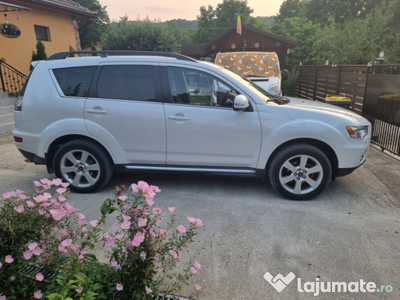 Mitsubishi outlander 2012