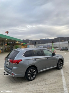 Mitsubishi Outlander 2.0 4WD Plug-In Hybrid Top