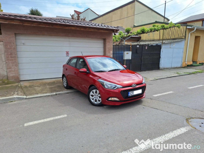 Hyundai i20 - 35.000 km - interior crem - 2018 - stare nouă