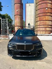 BMW X7 M50i