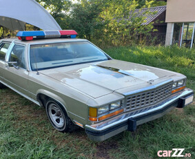 Ford Crown Victoria Police american sua epoca istoric vintage