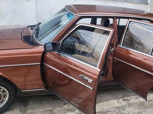 mercedes w123 vehicul istoric