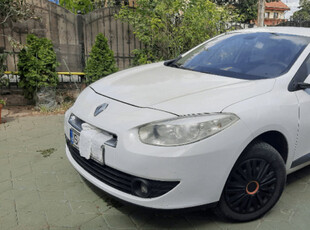 Renault Fluence 2011, 1600 cm3, benzină, 105 CP.