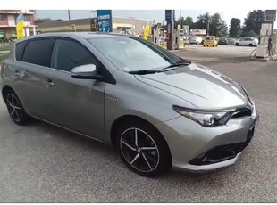 Toyota Auris 1.8 L VVT-i HSD Terra