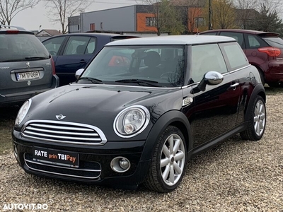 Mini Cooper Masina merge foarte bine