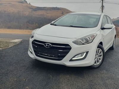 Vand Hyundai i30 Facelift 1.6crdi 110cp Euro 6 Automat Navi Pilot