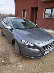 volvo v40 D4