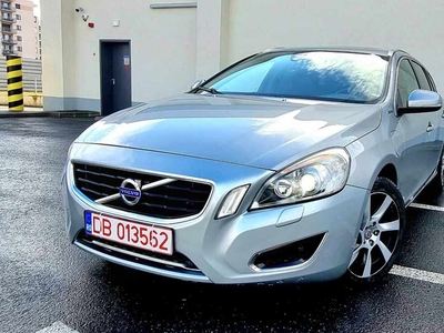 Volvo V60 - 2013 - 4X4 la buton - 2,4 Hibrid ( electric - diesel ) 238 cp Euro 5 - cutie automată .