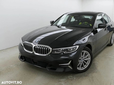 BMW Seria 3 330e Aut. Luxury Line