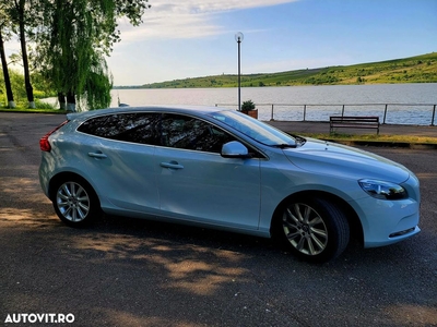 Volvo V40 D2