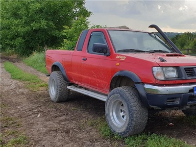 Nissan Pickup, vand sau schimb cu masina de teren mai mare