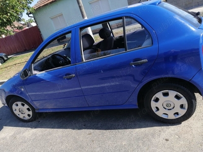 Vând Skoda Fabia, an 2002,motor de 1,4 benzină, la 5000 de lei, preț fix.