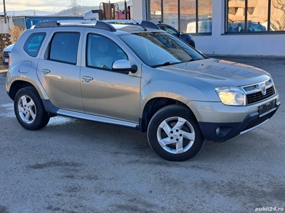 Vând Dacia Duster