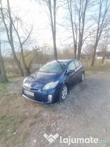 Toyota prius 3 (mașină de familie)