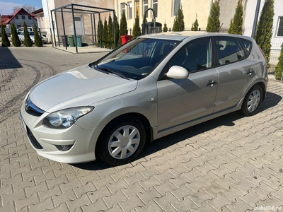 Vand Hyndai i30 , diesel, capacitate 1582 cmc, an fabricatie noiembrie 2010, 131000 km !