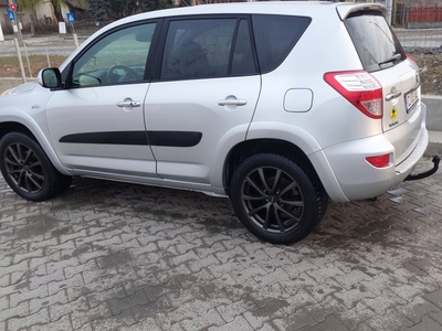 Vand Toyota Rav 4, anul 12.10.2011, capacitatea cilindrica 2231 cm3, 110 kW(150 CP).