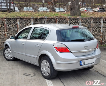 - Opel Astra H -