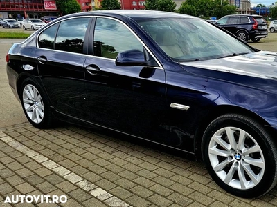 BMW Seria 5 525d xDrive AT