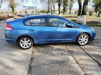 Mașina Honda Insight Hybryd.