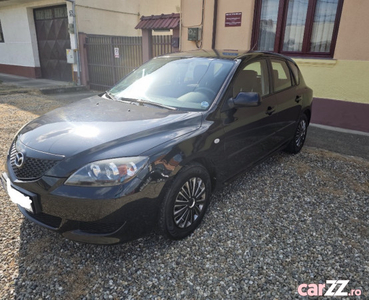 Mazda 3, an 2004, motor 1.6 benzina, negru