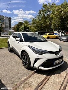 Toyota C-HR Hybrid Style Selection