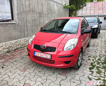 Toyota Yaris 2007, benzină, motor 1000 CC., 4 portiere.