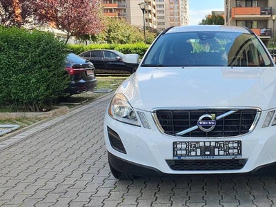 VOLVO XC60 SUV an 2013 mot 2L.d3. in 5 cilindri cel mai reusit motor.