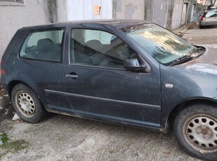 Vând Golf 4,1.4 benzina.2001