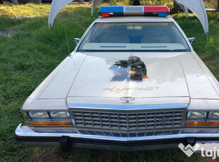 Ford Crown Victoria Police american sua epoca istoric vintage