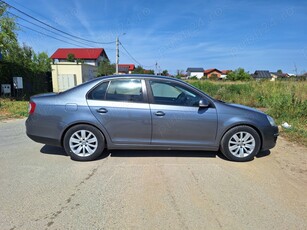 VW Jetta 2010, 1.600 cmc benzină + GPL