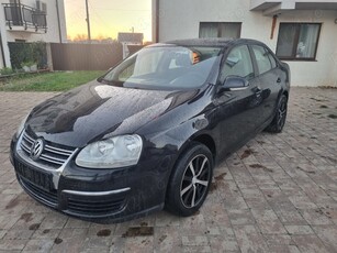 VW Jetta limousina, an 2007, motor clasic 1.6 benzina, Euro 4