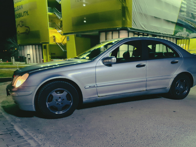 Vand Mercedes-Benz C180 benzina + GPL (gaz), automat, in stare buna.