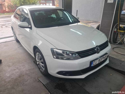 Volkswagen jetta 1.2 benzina pret 5150 euro