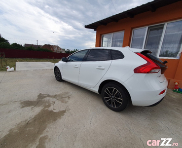 Volvo v40 momentum 2017