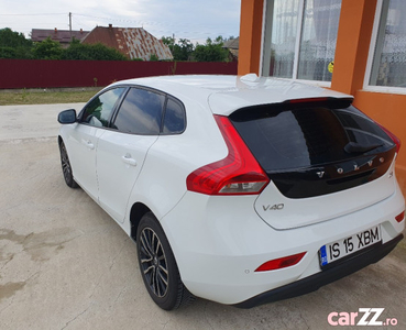 Volvo v40 momentum 2017