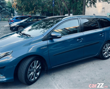 Toyota Auris hybrid 2015 facelift sol+