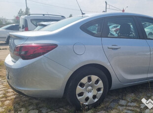 OPEL ASTRA J 2015, BENZINA