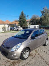 Hyundai I20 benzină an 2012 . Km reali ,accept orice verificare !