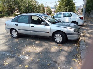 vând Renault Laguna