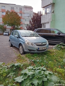 Opel Corsa bleu metalizat 5 usi cu mai putin de 50.000 km