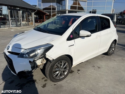 Toyota Yaris 1.5 VVT-i HSD Sol