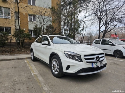 Mercedes GLA 200 Benzina, 90000 km, Interior Limited Edition: Bord Lemn
