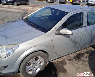 Opel Astra 97500 km parcurși