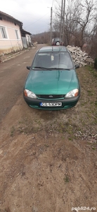 Vând Ford fiesta din 2000