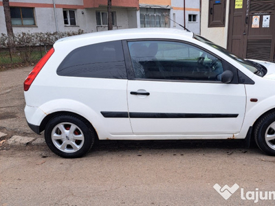 Ford Fiesta masina