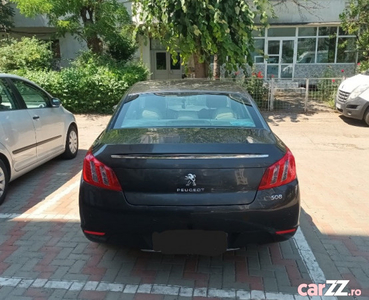 Mașină hybrid Peugeot 5008