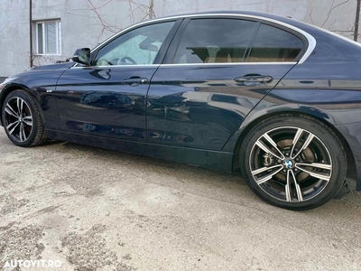 BMW Seria 3 320i Efficient Dynamics Edition Modern Line