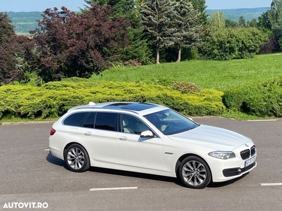 BMW Seria 5 525d Touring Aut. Luxury Line