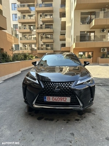 Lexus UX 250h 2.0L HEV 20H- (178 HP) 4X2 CVT Executive