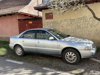 Audi A4 , Limuzine, 1.6, benzina, 290 000 km